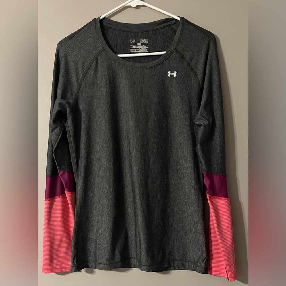UNDER ARMOUR size MEDIUM Dark Gray and Pink Long Sleeve Active Wear Shirt